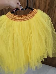 Yellow Lengha Girls (6- 7 Years)