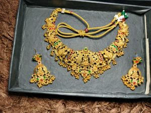 Exquisite Gold Necklace &amp; Earring Set