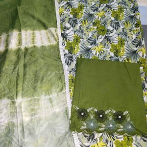 Green Kurta Set with Floral Embroidery