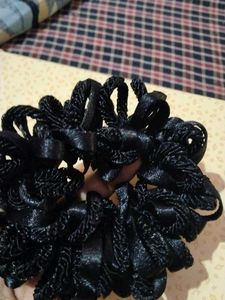 Trendy Black Ruffle Frill Juda Scrunchie
