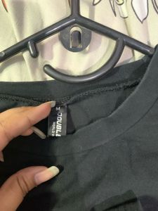 Chic Black Long Sleeve Cropped Top