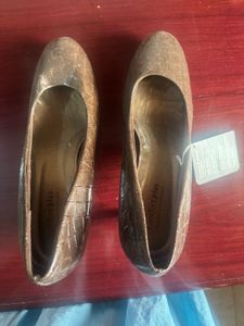US size 8 brown heels