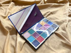 Makeup Revolution Eyeshadow Palette