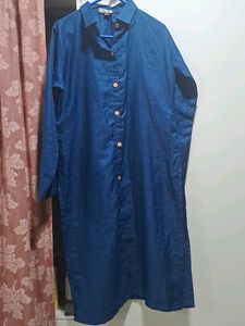 Cotton Kurti With Collor And Wood Buttons.