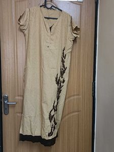 Beige Kurta With Side Embroidery