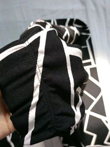 Geometric Print Black Leggings