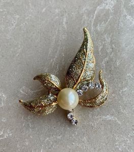 Artificial Diamond ♦️ Brooch