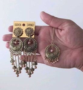 Elegant Earrings &amp; Maang Tikka Set