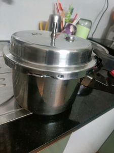 3 Litre Used Impex Brand Steel Cooker