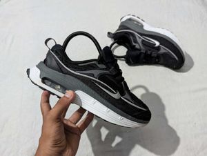 Stylish Black Nike Sneakers