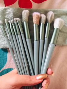 Set of 13 Makeup Brushes😍
