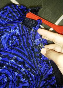 Classic navy blue long sleeve top. Perfect for lay