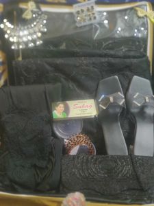 Elegant Black Ethnic Gift Hamper