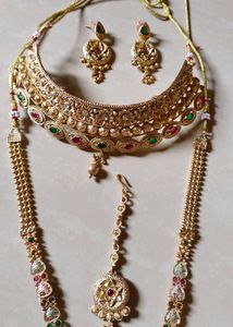 Exquisite Kundan &amp; Pearl Jewellery Set