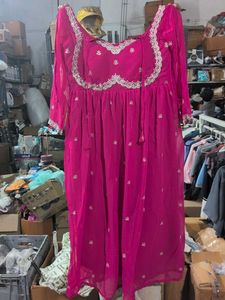 Elegant Pink Embroidered Kurta Set M size