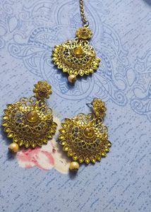 Elegant Gold Tone Maang Tikka &amp; Earrings Set