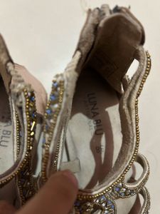 Luna blu Embellished Flat Sandals