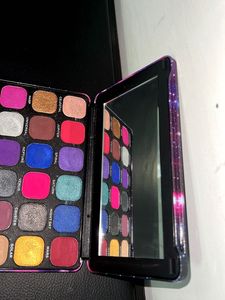 Makeup Revolution London Eyshadow palette