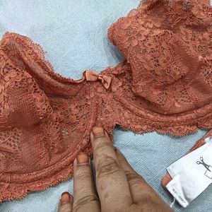 😍 Lace Trimmed Bra
