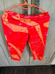 Reebok Women's Printed Capri Tights.