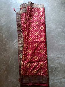 Stunning Ethnic Saree with unstitched blouse piece
