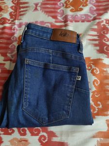 Skinny comfy Size 32 Jeans . Never Worn.  Take It . It's Almost Free
