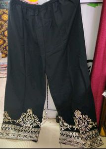 Elegant Black Kurta with Intricate Embroidery