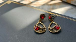 Vintage Style Red & Gold Dangle Earrings ❣️