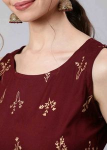 Floral printed sleeveless kurta(combo earrings)