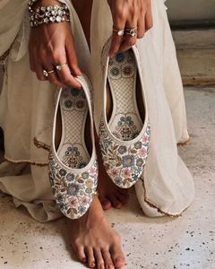 Imported Pinterest Punjabi embroidered jutti