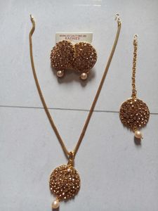 Jewellery Set With Mangtika
