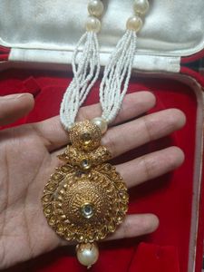 Exquisite Pearl &amp; Gold Necklace Set