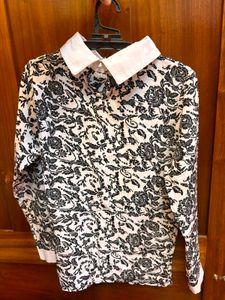 Black &amp; White Floral Print Collared Top