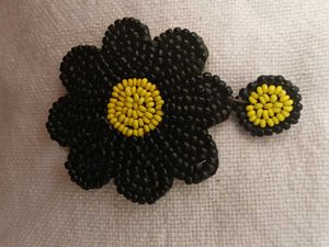 Black Daisy Beaded Earrings