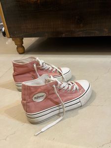 Roadster Converse Sneakers