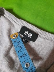 Uniqlo Unisex Grey V-Neck Sweater Pullover Winter