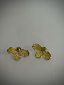 Gold Tone Flower Stud Earrings❤️