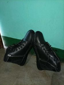 Black High-Top Fashion Sneakers