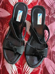 Black Sandals with Bow Accent