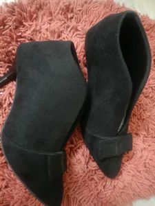 Stylish Black Kitten Heel Booties