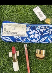 Estee Lauder Kit & Pouch