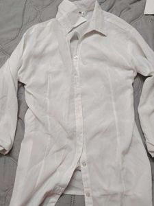 Classic White Button-Up Shirt lykra