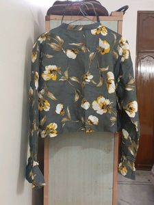 Chic Floral Print Cropped Top