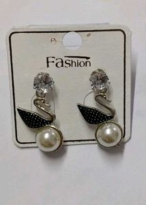 Elegant Swan Pearl Drop Earrings