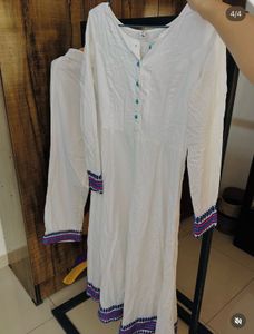 Elegant White Kurta Set with Vibrant Dupatta