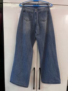 Stylish Ripped Wide-Leg Jeans