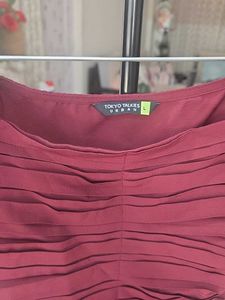 Elegant Burgundy Midi Dress with Ruffle Hem