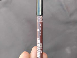 Tripod,Concealers,Correctors,lipliners, eyeshadow