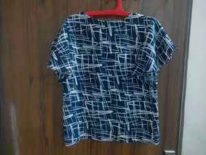 Stylish Blue &amp; White Printed Top medium size
