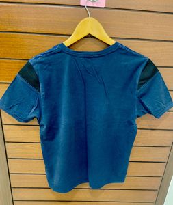 Stylish Blue T-Shirt with "Trendy" Embellishment
